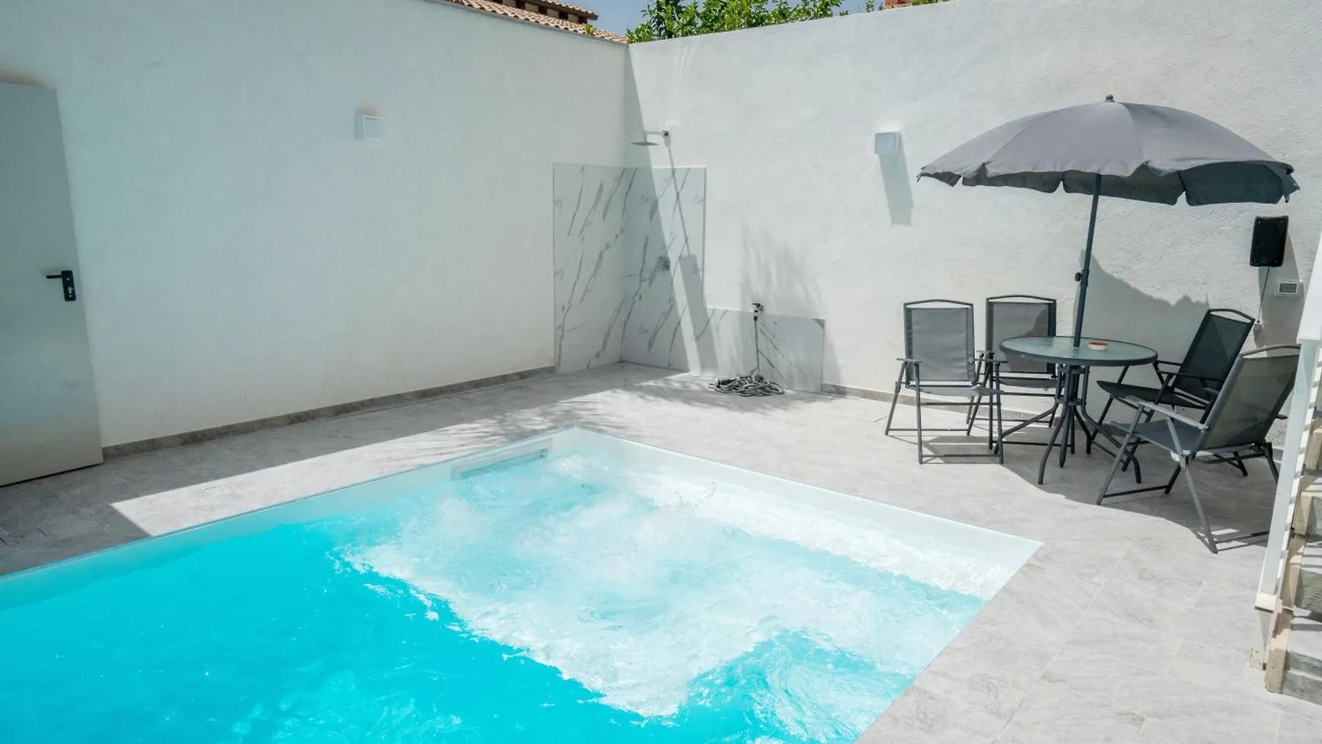 Scirocco Holiday House D&L Piscina Esclusiva Rosolini Italy